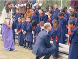 Vợ Chồng Hoàng Tử William Gặp Gỡ Sư Cô Nuôi Dưỡng Trẻ Em Tàn Tật Ở Bhutan