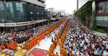  10 Ngàn Nhà Sư Quốc Tế Tham Dự Đại Lễ Khất Thực Ở Thái Lan 