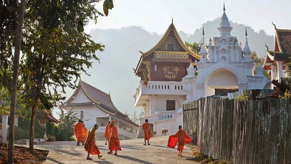 Trải Nghiệm Du Lịch Thiện Nghiệp Cùng Các Nhà Sư Ở Lào