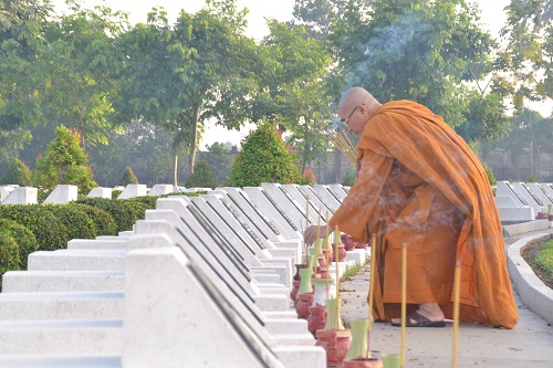 Ngày 13.04 al. HT.Thích Giác Quang thăm viếng Nghĩa trang Liệt sĩ tỉnh Đồng Nai nhân mùa Phật Đản 2559 - 2015